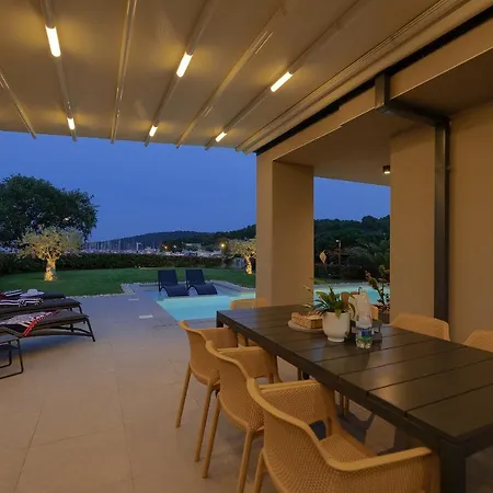 Scala Pomer-medulin Sea View Villa