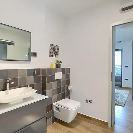 Villa Scala Pomer-medulin Sea View *