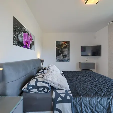 Villa Scala Pomer-medulin Sea View *