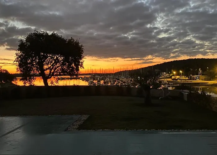 Scala Pomer-medulin Sea View Villa *