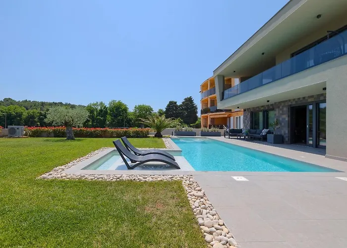 Villa Scala Pomer-medulin Sea View *