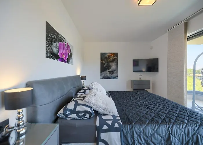 Villa Scala Pomer-medulin Sea View *