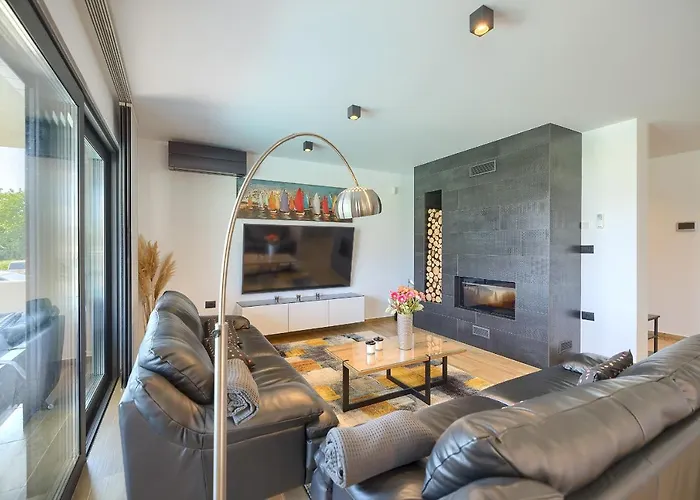 Scala Pomer-medulin Sea View Villa *