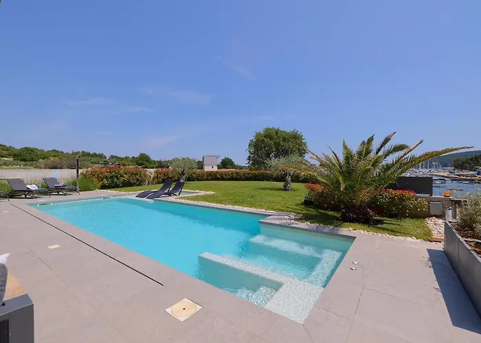 Scala Pomer-medulin Sea View Villa *