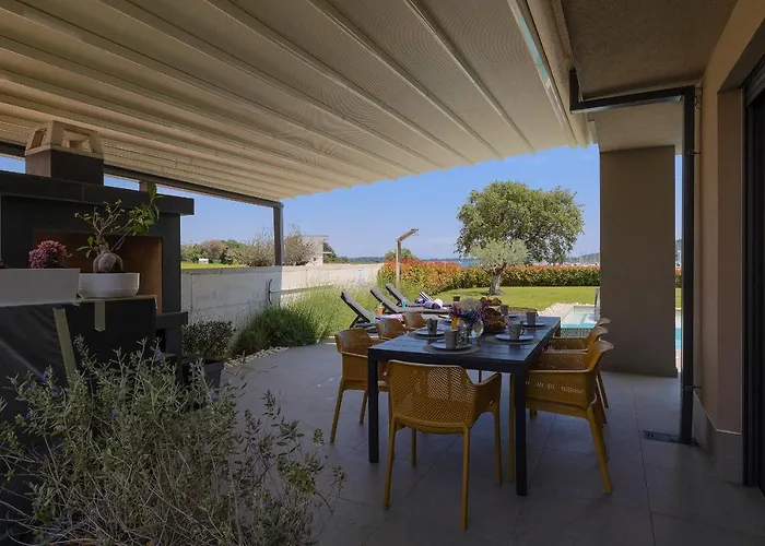 Villa Scala Pomer-medulin Sea View